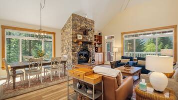 Smart TV, fireplace, DVD player, books
