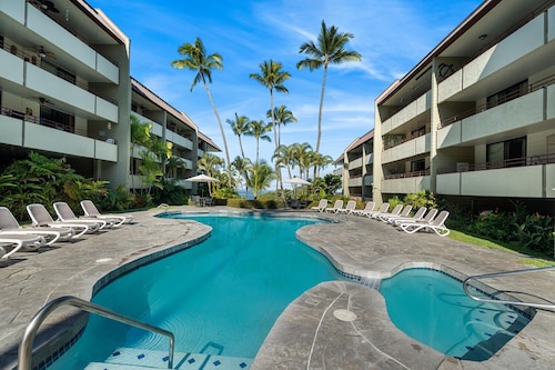Ocean View Condo!  Across from White Sands Beach!  Remodeled bathroom showers!