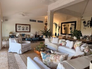 TV connectée, jeux vidéo, lecteur de DVD, médiathèque