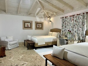 5 bedrooms, desk, WiFi, bed sheets - Espectacular Golf & Lake View 5 BR  Sleep 14 From 195.00 Night  (La Romana)