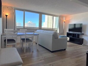 TV - Enjoy the Gorgeous Mountain, Canal and Golf Course Views #2120 (Honolulu)