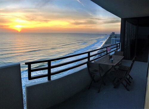 Luxury Ocean Front 2br/2ba Horizons Condo17th Floor - Awesome views