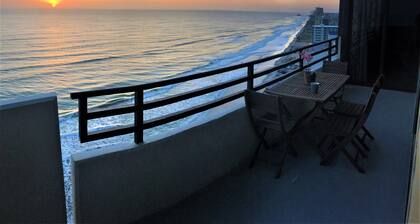 Luxury Ocean Front 2br/2ba Horizons Condo17th Floor - Awesome views