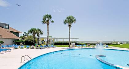 DIRECT BEACH FRONT/OCEAN FRONT. John Fripp Villa 101