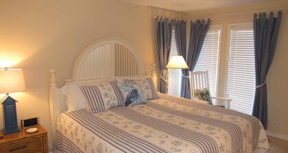 DIRECT BEACH FRONT/OCEAN FRONT. John Fripp Villa 101