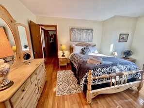 3 bedrooms, iron/ironing board, free WiFi, bed sheets - Unique Round House on Beech Mtn -Ski, Hike, Golf, Fish-Near Wineries & Parkway (Beech Mountain)