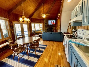 Interior - Unique Round House on Beech Mtn -Ski, Hike, Golf, Fish-Near Wineries & Parkway (Beech Mountain)