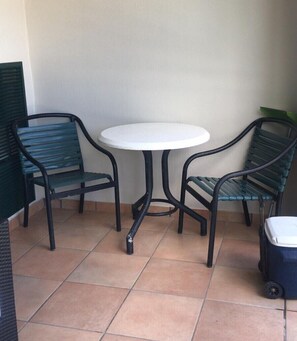 Outdoor dining - Luxury Beachfront Villa on Rio Mar Beach in Resort (Rio Mar)