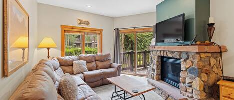 Flat-screen TV, fireplace, DVD player