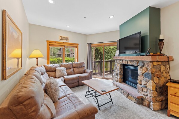 Flat-screen TV, fireplace, DVD player