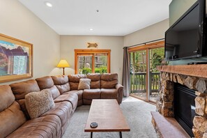 Flat-screen TV, fireplace, DVD player