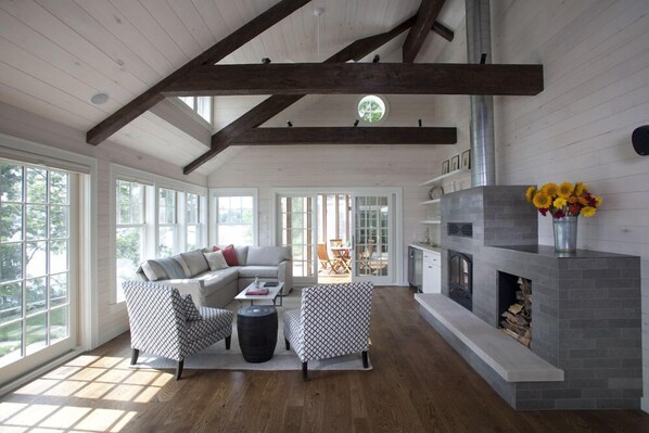 Smart TV, fireplace, DVD player, books