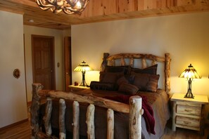 4 bedrooms, iron/ironing board, free WiFi, bed sheets - Beautiful Executive Lake Home on Peninsula with 657 ft Frontage, Dog Friendly  (Mercer)