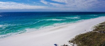 Spacious Beach Getaway 3BD 3BA, 1 min walk to Beach with 2 Master King Suites