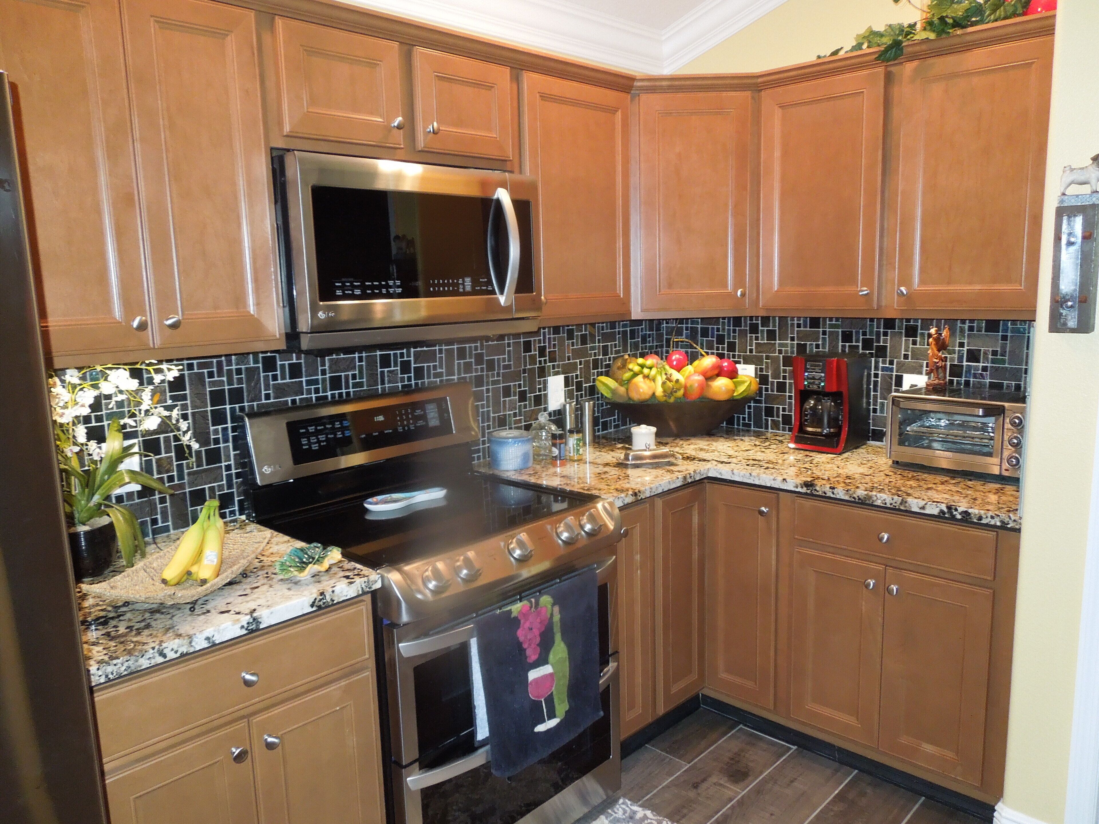 Kylskåp, mikrovågsugn, ugn och spishäll