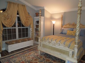 2 bedrooms, iron/ironing board, free WiFi, bed sheets - Elegant Lily Corner Lot, view of lake from hot tub,next to Rec Ctr & golf course (The Villages)