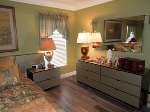 2 quartos, ferros/tábuas de passar roupa, Wi-Fi de cortesia