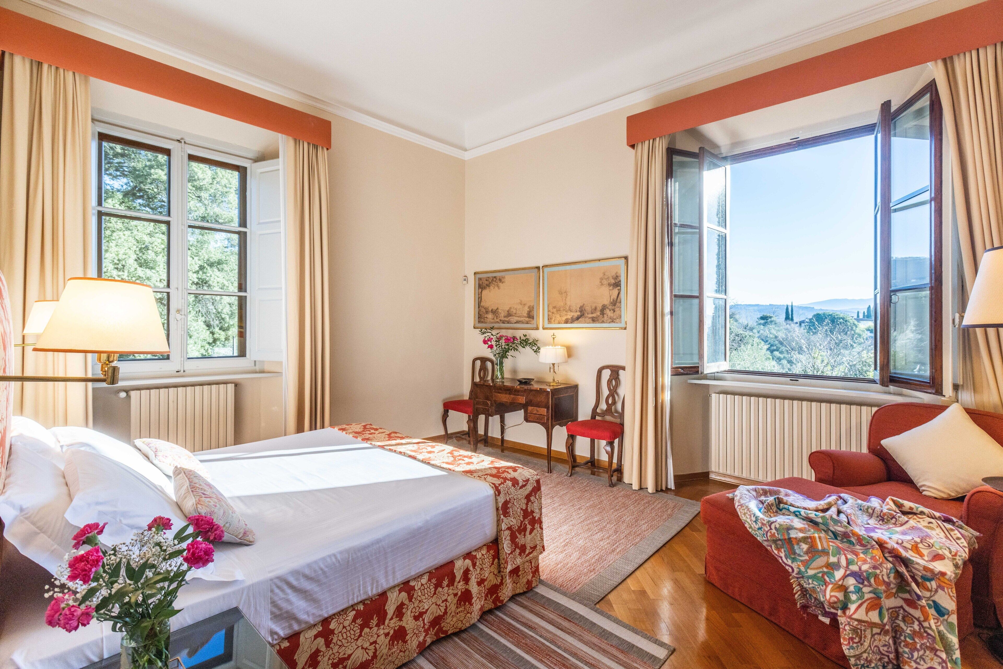 5 Schlafzimmer, Schreibtisch, Bügeleisen/Bügelbrett, Reisekinderbett