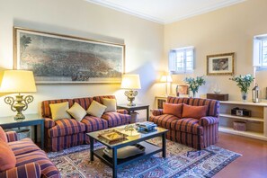 Smart TV, reproductor de DVD, libros y estéreo 