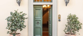 Historic Dante's Manor, 5 Bdr Villa, Pool, Garden, Jacuzzi, AC, 5 min Florence