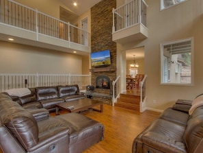 Smart TV, fireplace, stereo