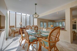 Dining - Charming Two Bedroom First Floor Condo Close To Tennis, Golf, and The Beach. (Hilton Head Island)