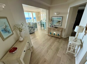 Smart TV, DVD player, books - Silver Beach Towers! - 3 King Suites ON THE BEACH!! (Destin)
