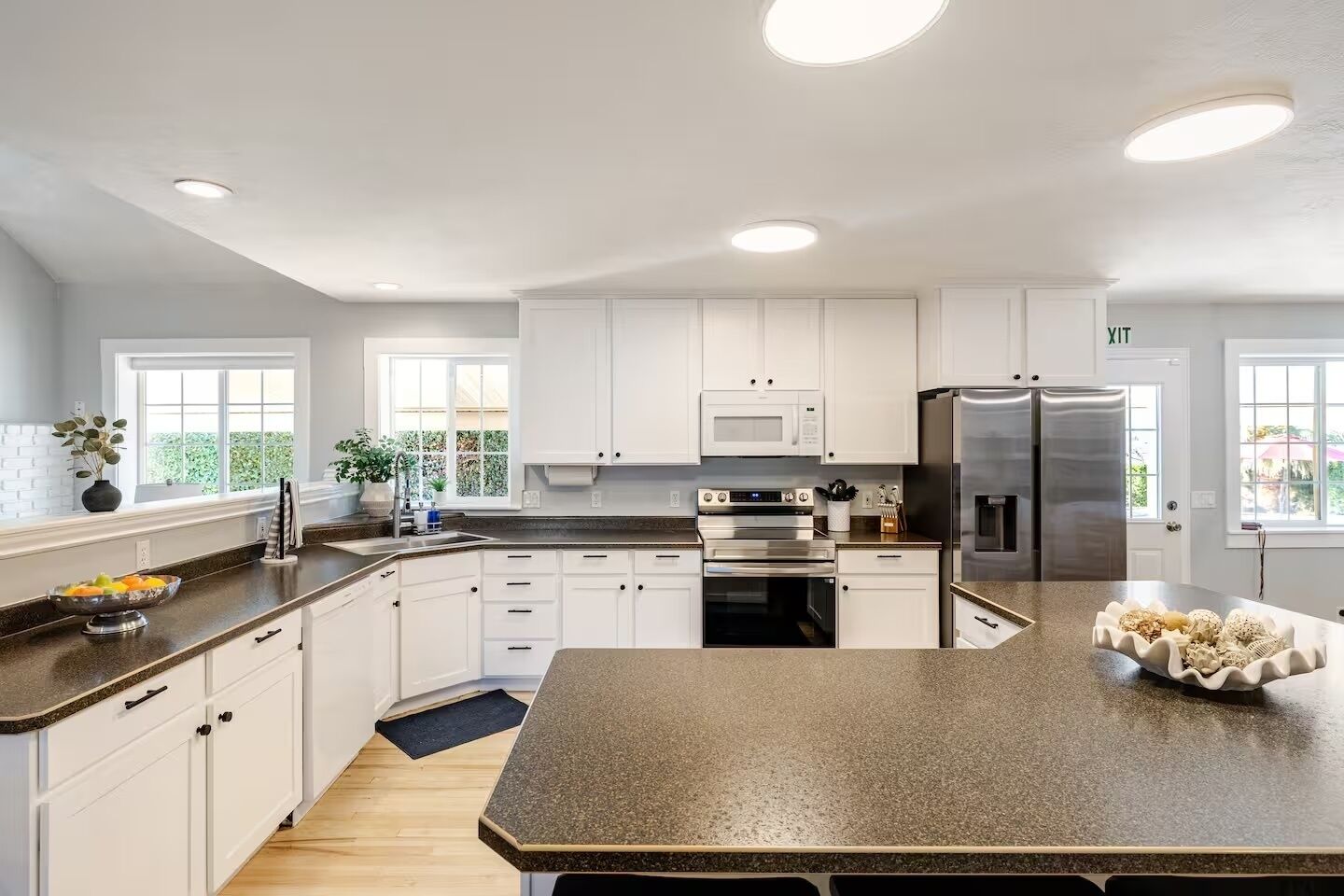 冰箱、微波炉、烤箱、炉灶