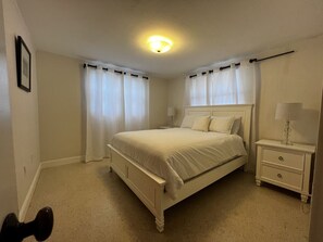 3 bedrooms, desk, iron/ironing board, travel crib - Relaxing 3BR/2Ba Oasis with Heated Pool. (Sarasota)