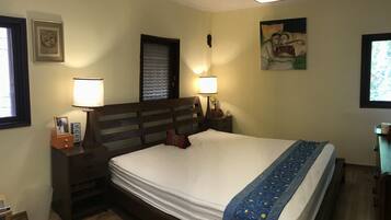 1 slaapkamer, een strijkplank/strijkijzer, internet, beddengoed