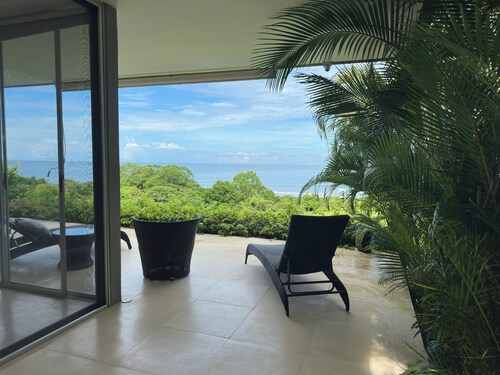 Cozy Bungalow With All Modern Comforts And Panoramic Ocean Views!