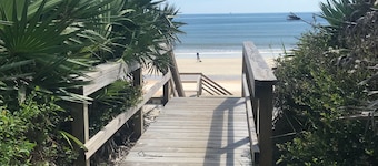 Beach Bungalow 60 Steps to the Beach