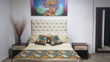 Decoración personalizada, muebles diferentes y cortinas blackout