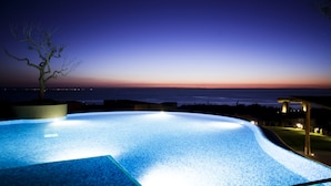 2 outdoor pools, pool umbrellas, sun loungers - Puerta Cortes Residence Las Colinas (La Paz)