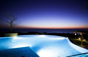 2 outdoor pools, pool umbrellas, sun loungers - Puerta Cortes Residence Las Colinas (La Paz)