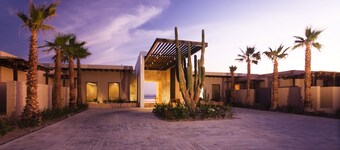 Puerta Cortes Residence Las Colinas