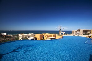 2 outdoor pools, pool umbrellas, pool loungers - Puerta Cortes Residence Las Colinas (La Paz)