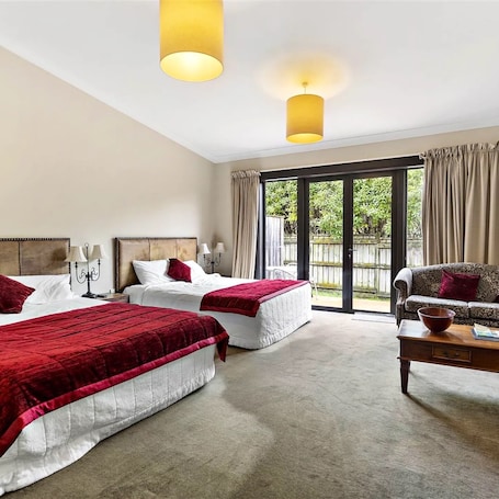 Deluxe Double Room | Individually decorated, individually furnished, desk, laptop workspace