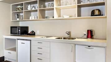 Family Suite | Private kitchen | Mini-fridge, microwave, coffee/tea maker, electric kettle