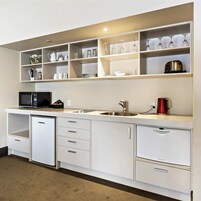 家庭套房 | 私人厨房 | 迷你冰箱、微波炉、茶具/咖啡用具、电热水壶