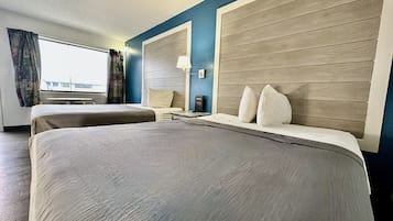 Schreibtisch, Verdunkelungsvorhänge, schallisolierte Zimmer
