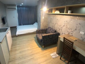 Desk, blackout curtains, soundproofing, free WiFi