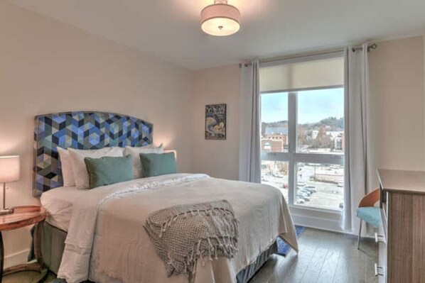 3 bedrooms, desk, iron/ironing board, free WiFi