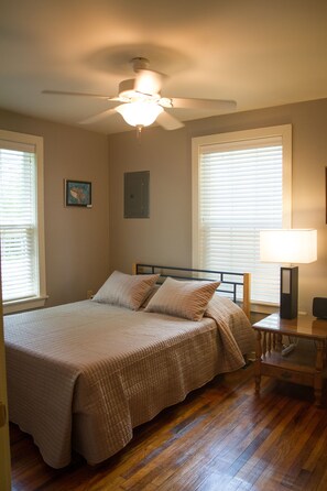 2 bedrooms, free WiFi, bed sheets - Cardinal House is by St. Richard's Church/School in North Fondren (Jackson)