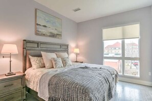 1 bedroom, iron/ironing board, free WiFi, bed sheets - Your Downtown Asheville Pet-Friendly Oasis (Asheville)