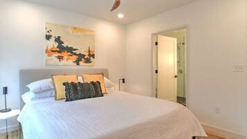 2 bedrooms, desk, iron/ironing board, free WiFi