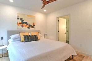 2 soverom, skrivebord, strykejern/-brett og wi-fi (inkludert)