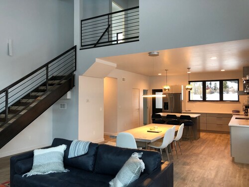 New modern luxury home with incredible views. Closest in town to ohv rd with EV