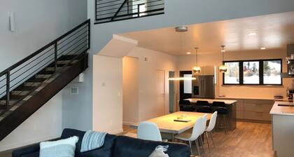 New modern luxury home with incredible views. Closest in town to ohv rd with EV