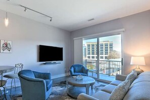 Smart TV - Condo in Downtown with Balcony (Asheville)